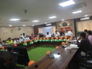 Barabanki News: मतदेय स्थलों के सम्भाजन पर जनप्रतिनिधियों एवं राजनीतिक दलों के प्रतिनिधियों के साथ बैठक सम्पन्न 1 WhatsApp Image 2026 07 17 at 10.58.27 AM 1