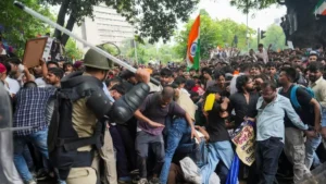 CJP Parliament March Timeline: बैरिकेड टूटे, गाड़ियों में तोड़फोड़, लाठीचार्ज, CJP प्रोटेस्ट के पहले दिन की पूरी टाइमलाइन 1 WhatsApp Image 2026 07 20 at 12.52.03 1