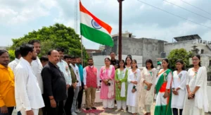 UP News: पीएस मीडिया न्यूज़ वेंचर्स के मुख्यालय पर भव्य ध्वजारोहण, देशभक्ति के रंग में रंगा समारोह 1 WhatsApp Image 2026 08 13 at 14.54.31 1 1
