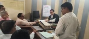Barabanki: फतेहपुर बार एसोसिएशन ने अधिवक्ताओं की समस्याओं को लेकर राष्ट्रपति के नाम सौंपा मांग-पत्र 1 WhatsApp Image 2026 08 24 at 18.43.00 1