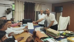 Barabanki: फतेहपुर बार एसोसिएशन ने अधिवक्ताओं की समस्याओं को लेकर राष्ट्रपति के नाम सौंपा मांग-पत्र 2 WhatsApp Image 2026 08 24 at 18.43.00