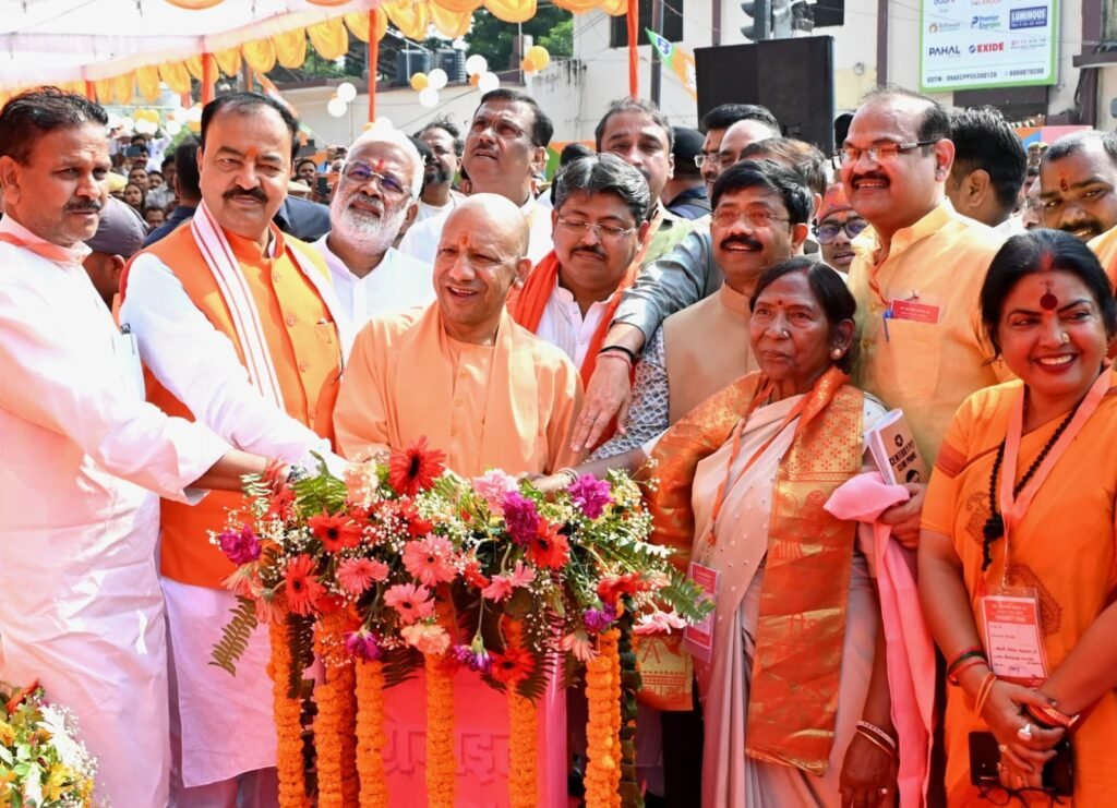 Prayagraj News: प्रयागराज में महाशय मसुरियादीन पासी की प्रतिमा का अनावरण, चौराहे का नामकरण करने की CM योगी ने की घोषणा ! 1 WhatsApp Image 2026 10 16 at 12.19.11 PM