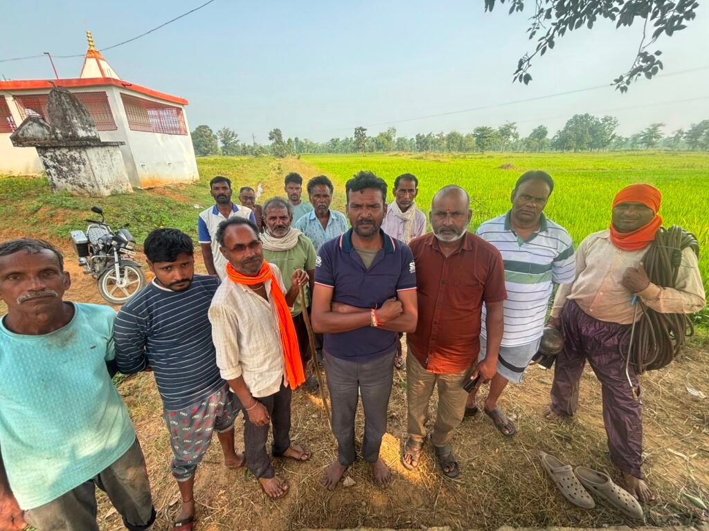 Balaghat News: 200 एकड़ की फसल बचाने के लिए किसानों की चेतावनी, समाधान नहीं तो परिवार सहित करेंगे अनिश्चितकालीन रास्ता रोको आंदोलन ! 1 WhatsApp Image 2026 10 18 at 3.23.53 PM
