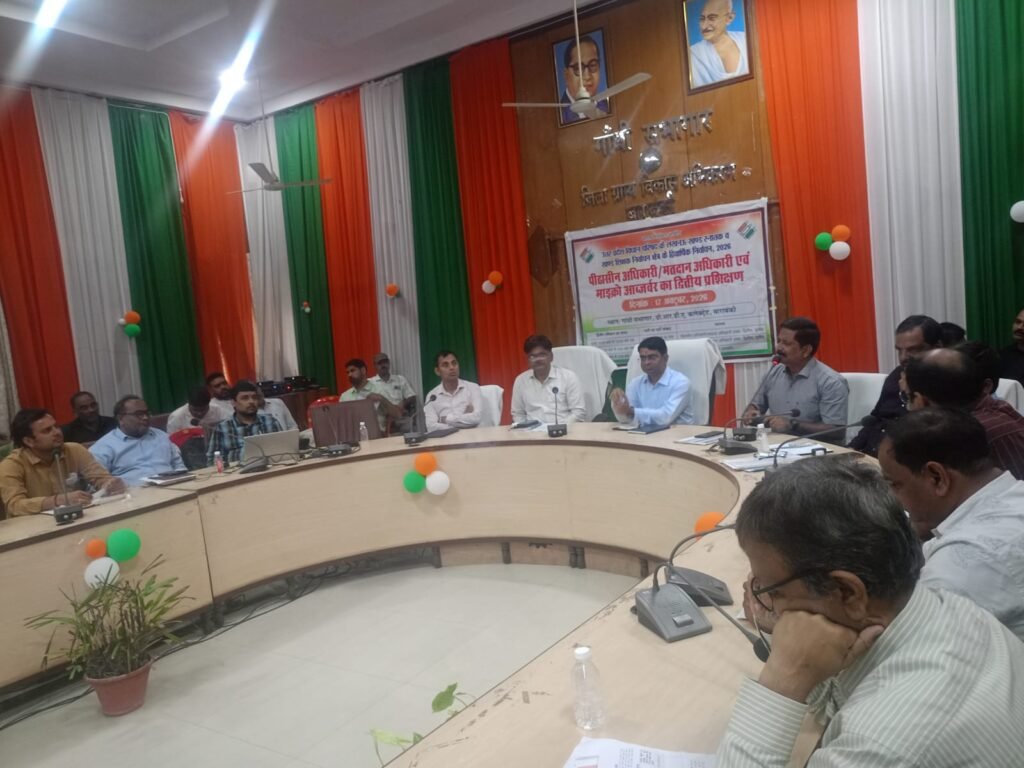 Barabanki News: लखनऊ खंड स्नातक एवं शिक्षक निर्वाचन-2026: मतदान कार्मिकों का द्वितीय प्रशिक्षण सम्पन्न ! 2 WhatsApp Image 2026 10 18 at 8.05.44 AM 1