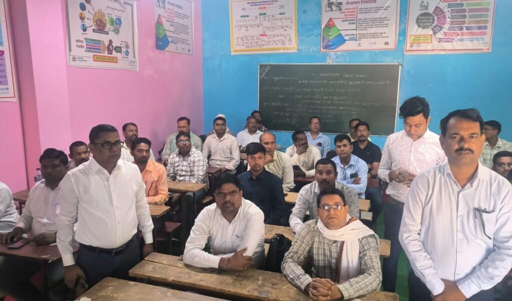 Naugarh News: जनगणना को लेकर नौगढ़ में हलचल तेज, दो बैच में 135 शिक्षकों की ट्रेनिंग ! 1 WhatsApp Image 2026 10 26 at 4.31.13 PM