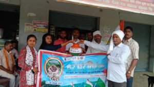 Lakhimpur Kheri: जिले के हर गांव-शहर में निकल रही अमृत कलश यात्रा, एकत्र हो रही मिट्टी 1 WhatsApp Image 2023 09 22 at 4.03.16 AM