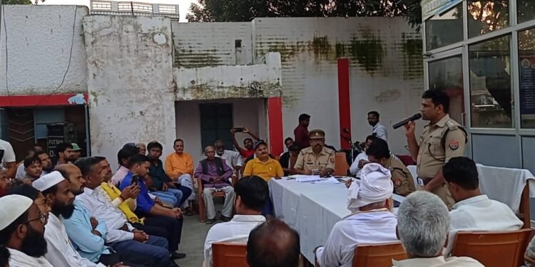 Mahmoodabad: महमूदाबाद में अमन कमेटी की बैठक, शांति व्यवस्था बनाए रखने की अपील