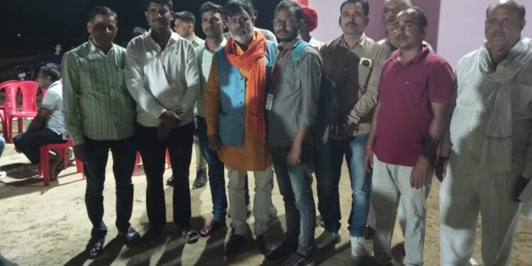 Pratapgarh News: प्रतापगढ़ में श्री विराट दुर्गा पूजा समिति का भंडारा हुआ सफल