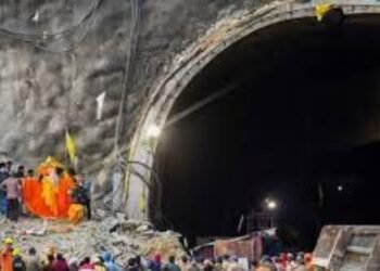 Uttarakhand Tunnel Rescue: सुरंग की खुदाई पूरी हुई, थोड़ी देर में बाहर आएंगे 41 मजदूर, इंतजार में खड़ीं एंबुलेंस