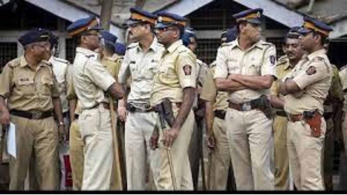 Mumbai: मुंबई पुलिस के पास आया अनजान फोन, कॉलर बोला- एकता नगर में छुपे हैं 3 आतंकी