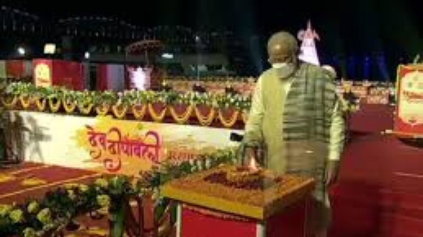 UP News: 'जय बाबा विश्वनाथ', देव दीपावली पर काशी की रौनक देखकर पीएम मोदी बोले- यह दृश्य अद्भुत