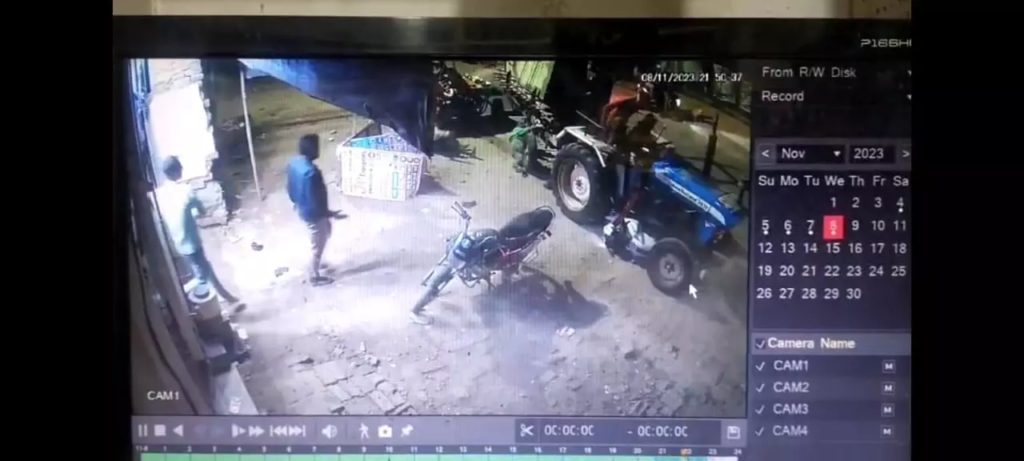 Fatehpur News: ट्रैक्टर चालक ने सब्जी विक्रेता को रौंदा, घटना का लाइव वीडियो सोशल मीडिया पर वायरल 2 image 47