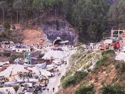 Silkyara Tunnel Rescue: उत्तराखंड के ऑगर मशीन खराब होने से झटका, अब वर्टिकल ड्रिलिंग की तैयारियां, रोज नई चुनौतियों से लंबा हो रहा इंतजार 4 image 83