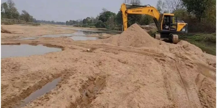 Bulandshahr News: खनन माफियाओं ने राजस्व विभाग की टीम पर किया हमला, होमगार्ड घायल, दस्तावेज गायब