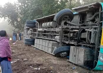 Chhattisgarh News: छत्तीसगढ़ में सड़क हादसा; बस पलटने से 3 यात्रियों की मौत, 16 घायल