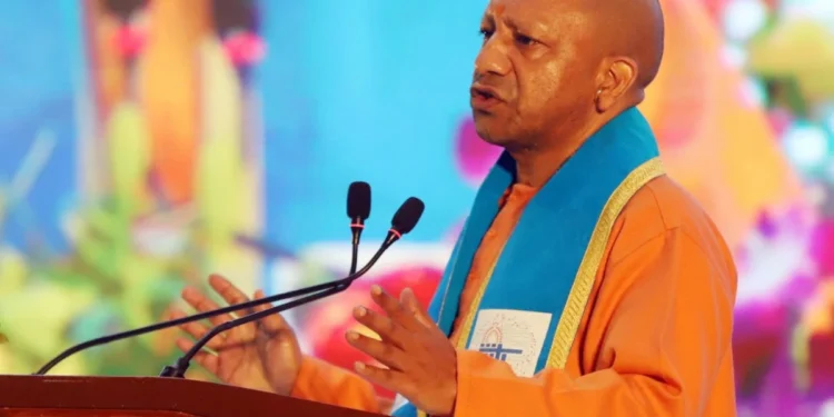 Lucknow News: योगी सरकार का बड़ा फरमान! बेसहारा वृद्धजनों को वृद्धाश्रमों तक पहुँचाने में करें मदद