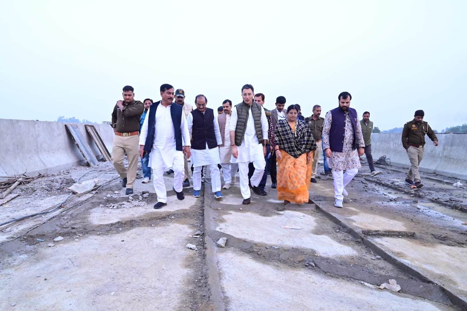 Lakhimpur Kheri: खीरी पहुंचे लोक निर्माण मंत्री जितिन प्रसाद, एनएच 730 का किया निरीक्षण, दिए निर्देश
