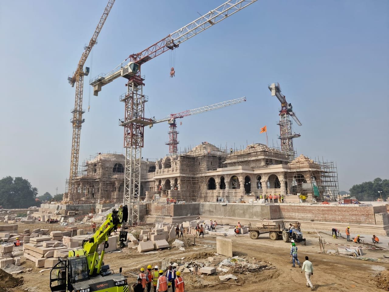 Ayodhya News: राम मंदिर में सिंहद्वार से प्रवेश करते ही होंगे रामलला के दर्शन, परिसर में होगी 25 हजार लॉकर की व्यवस्था
