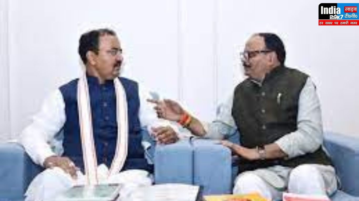 UP Politics: यूपी में दिग्गजों की मुलाकात ने बढ़ाया सियासी पारा, दो तस्वीरों से अचानक बढ़ी हलचल