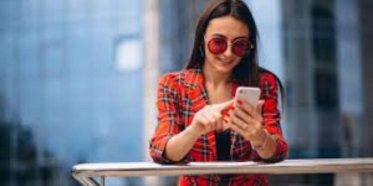 Tips and Tricks: फोन में कर डालिए ये सेटिंग, जो भी मांगेगा चकरा जाएगा उसका सिर