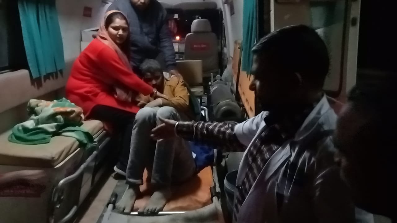 Raebareli: चिखडी गांव में छत गिरने से तीन लोग घायल, दो की हालत गंभीर