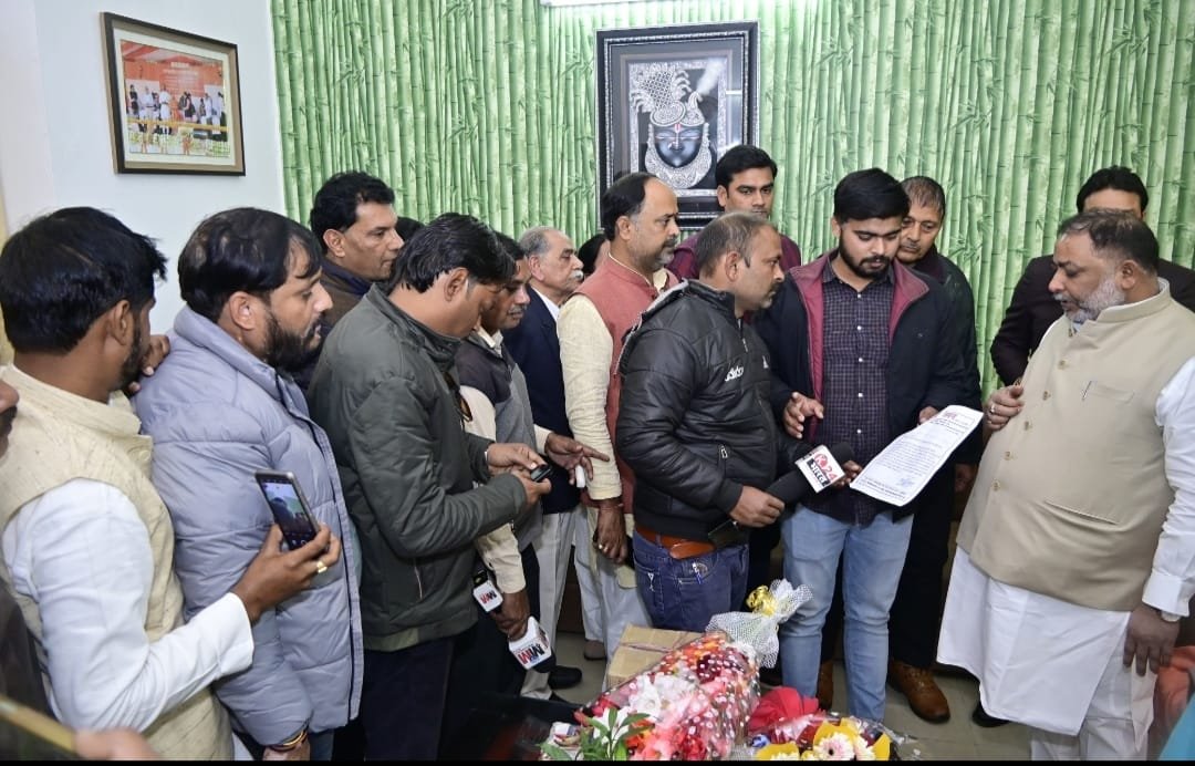 Lucknow: टीएसआई आसिफ अख्तर ने पत्रकार के साथ की मारपीट व माइक आईडी, मोबाइल भी तोड़ा