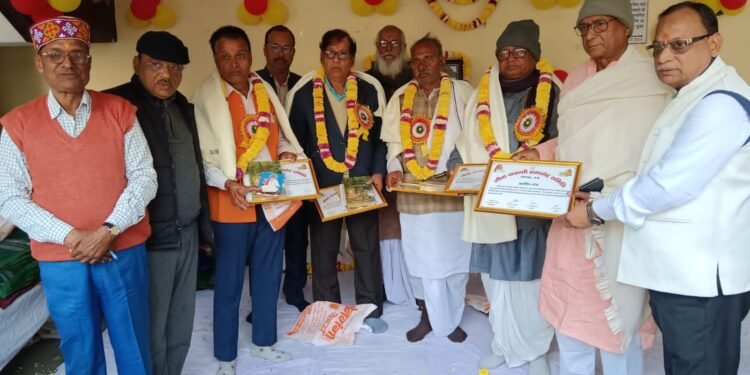 Sonbhadra: गीता जयंती पर स्वधर्म विषय पर गोष्ठी और सम्मान समारोह
