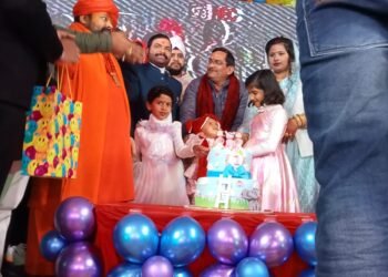 Lucknow News : इंडिया 24 x 7 लाइव टीवी के प्रधान संपादक डॉक्टर सुनील वर्मा उर्फ़ सोनू जी के सुपुत्र सम्राट का प्रथम जन्म उत्सव बड़ी धूमधाम मनाया गया