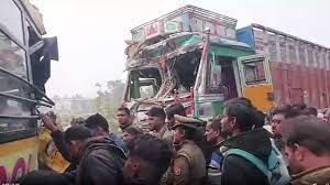 Raebareli Road Accident: घने कोहरे के चलते रोडवेज बस और ट्रक में हुई टक्कर