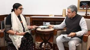 Amethi News : केंद्रीय मंत्री स्मृति ईरानी ने रेल मंत्री से की मुलाकात ,मांगा ओवर ब्रिज और अंडर पास 2 image 137