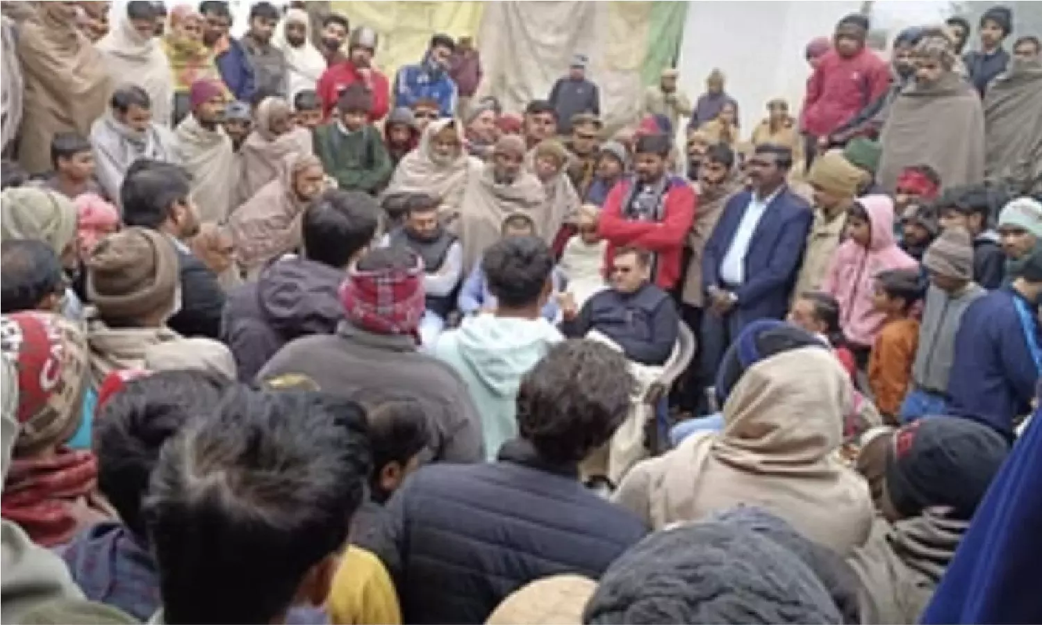 Meerut News: SDM कार्यालय के बाहर आत्मदाह करने वाले किसान की हालत नाजुक, ये है पूरा मामला?