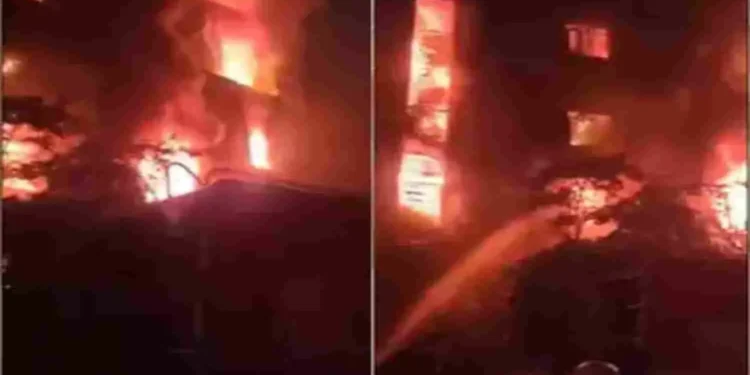 Delhi News: बवाना इंडस्ट्रियल इलाके में लगी भीषण आग! धू-धू कर जली बिल्डिंग