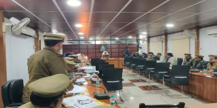 UP News: बढ़ती चोरी की वारदातों को देखते हुए भड़के एसपी, कहा- जल्द खुलासा करने की दी चेतावनी