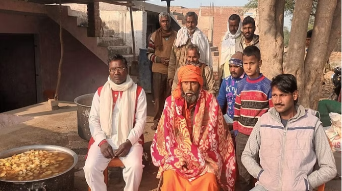 UP News: जीवित रहते हुए भी कराया मृत्यु भोज, जानें किन हालातों में उठाया ये कदम