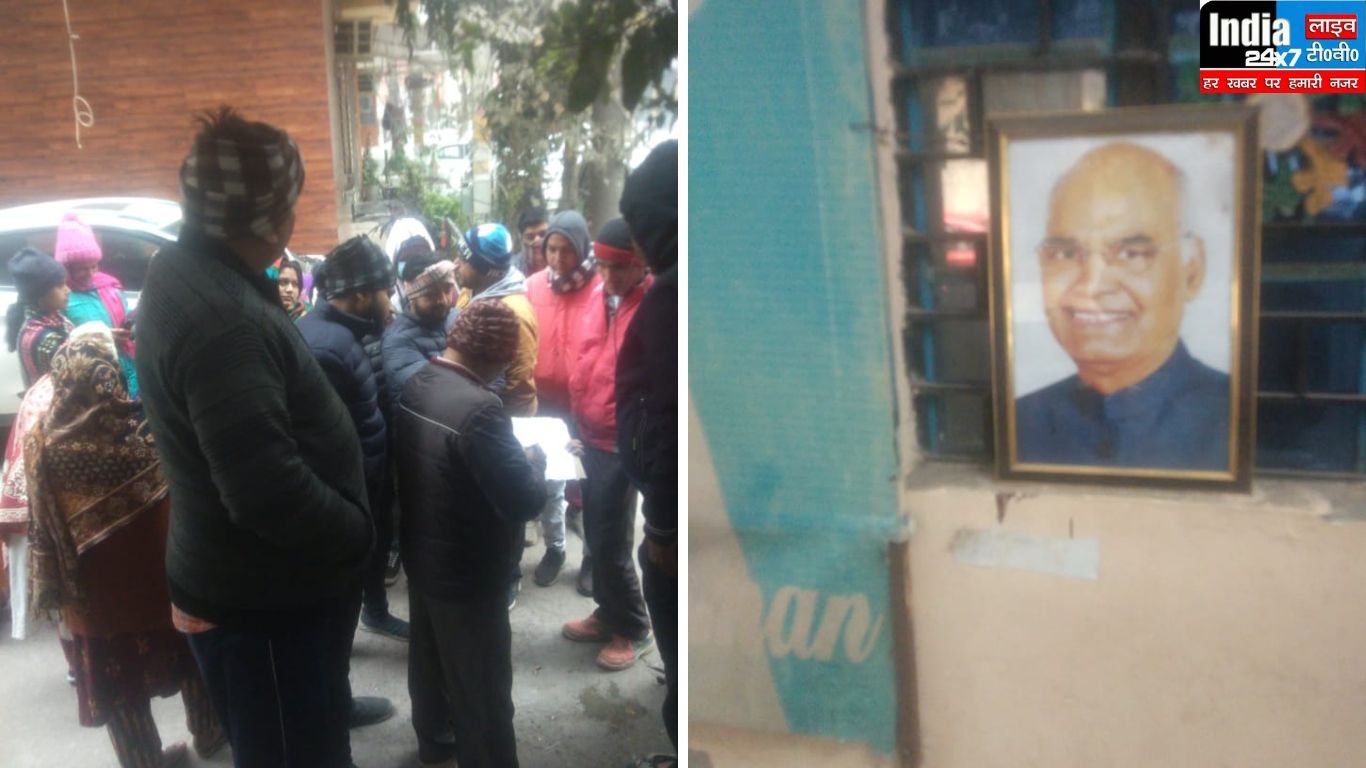 Delhi: पूर्व राष्ट्रपति की तस्वीर सड़क पर रखने पर बवाल, स्कूल पर एनुअल चार्ज का भी आरोप