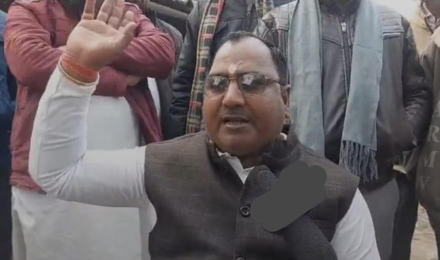 Sitapur: सीतापुर में ट्रक ड्राइवर ने किया ट्रक स्ट्राइक, मचा हाहाकार