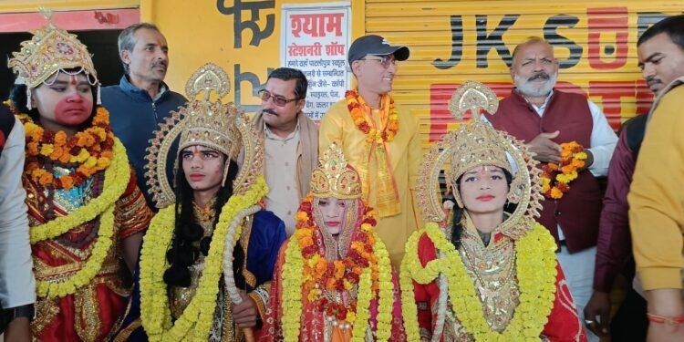 Lucknow: राम मंदिर उत्सव के लिए आतिशबाजी के लिए खास पटाखे। 1 Lucknow: राम मंदिर उत्सव के लिए आतिशबाजी के लिए खास पटाखे।