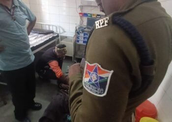 Madhya Pradesh: शहडोल जिले में ट्रेन इंजन पर चढ़ा युवक करंट की चपेट में आया, हालत गंभीर
