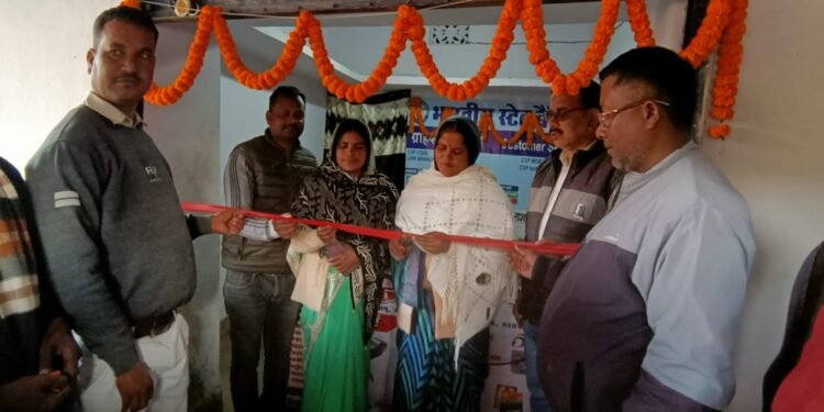 Jharkhand: पोलपोल में मुखिया पूनम देवी ने ने किया ग्राहक सेवा केंद्र का शुभारंभ