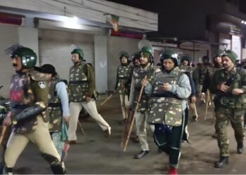 Madhya Pradesh: शहडोल में शांति व्यवस्था बनाए रखने के लिए बीती रात्रि एडीजीपी ने दल बल सहित निकाला फ्लैग मार्च