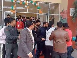 Kanpur Univesity: कानपुर यूनिवर्सिटी में खेल प्रतियोगिता में विवाद, खिलाड़ियों के बीच चले लात-घूंसे 1 image 175