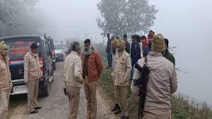 Barabanki News : बाराबंकी में इंदिरा नहर में गिरी कार, 2 युवक लापता, 3 तैर कर बाहर निकले 1 image 339