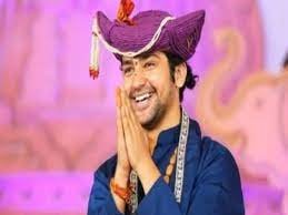 Raebareli News : पंडित धीरेंद्र शास्त्री पहुंचे रेस्टोरेंट, लोगों के साथ पिया चाय, दिया आशीर्वाद