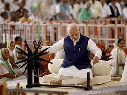 Barabanki News : PM मोदी के अभियान को मजबूत कर रहा केवीआईसी, ग्रामीण कारीगरों को उपकरण और टूल-किट्स देकर बना रहा आत्मनिर्भर