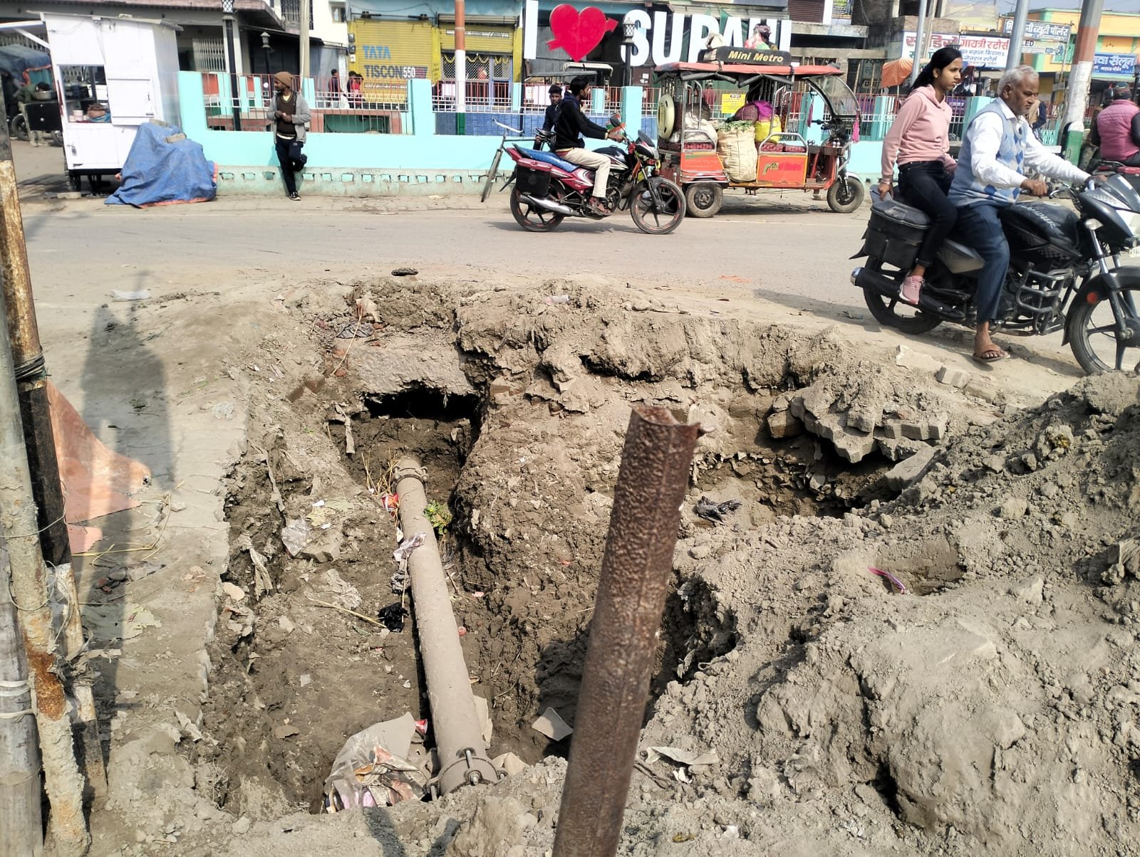 Bihar News: सुपौल में सड़कों पर बने गड्ढे दुर्घटना को दे रहा आमंत्रण