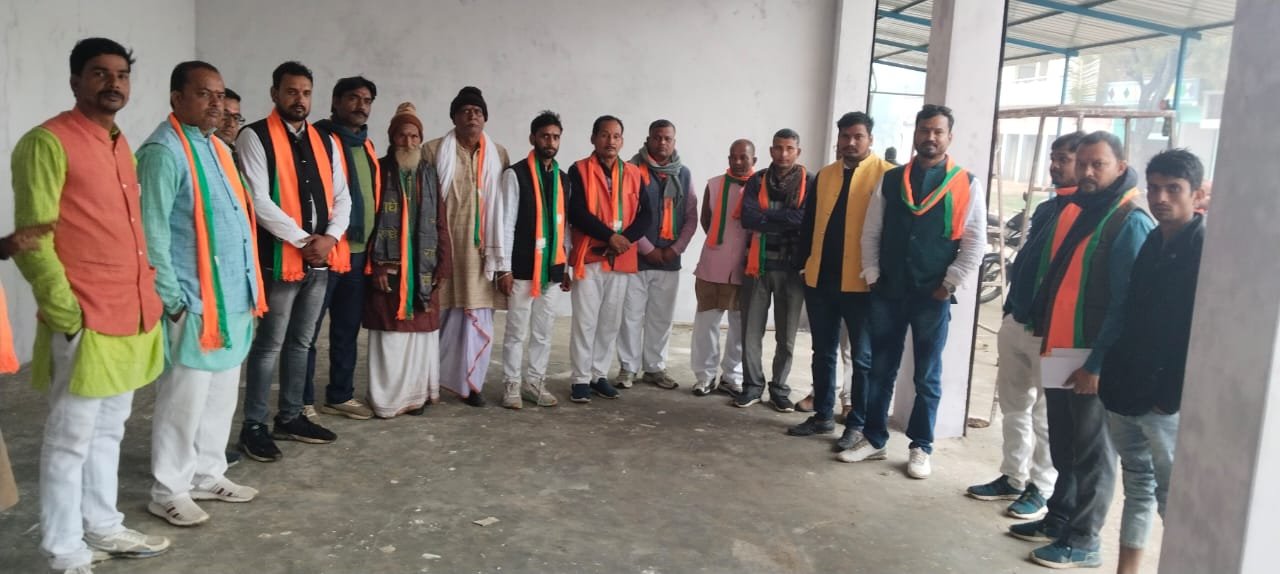 Ambedkar Nagar: भ्रष्टाचार एवं मुकदमे में लिफ्त नवागत मंडल अध्यक्ष ने कार्यकर्ताओं का किया बड़ा अपमान