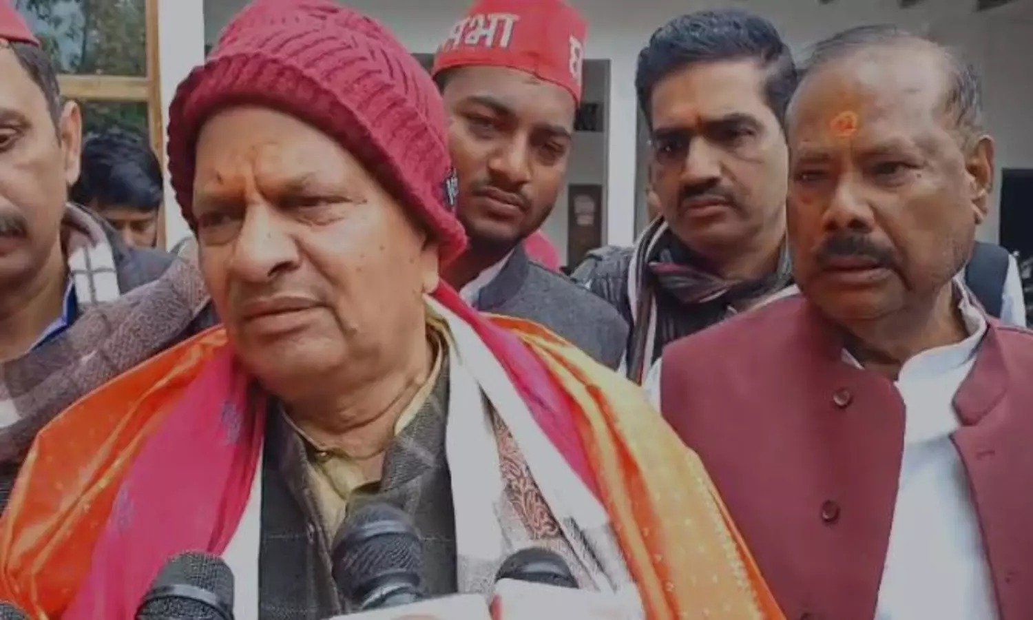 Mirzapur News : लोकसभा चुनाव नजदीक आते ही सियासी उठापटक तेज, पूर्व भाजपा नेता के घर पहुंचे सपा प्रदेश अध्यक्ष