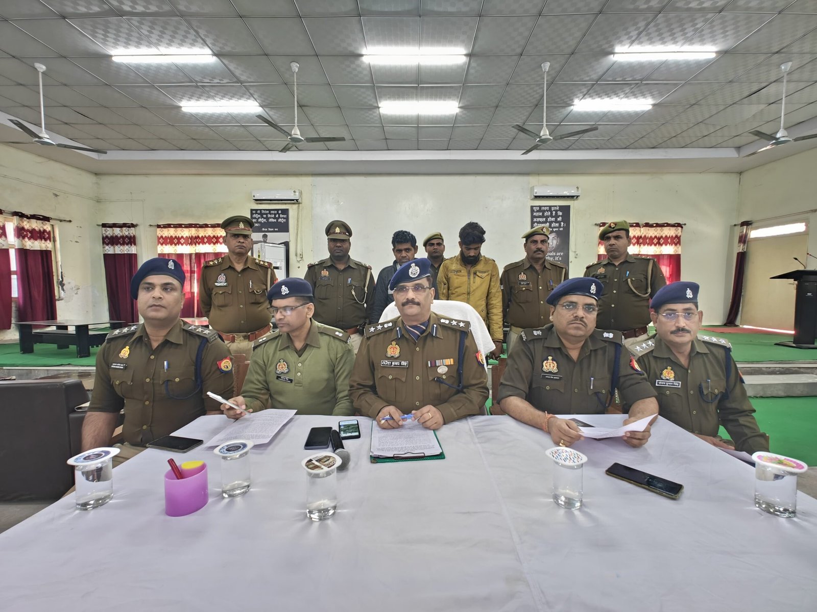 Agra News: आगरा की एएनटीएफ यूनिट की कार्यवाई से हड़कंप, मलावन टोल प्लाजा से करोड़ो का गांजा बरामद