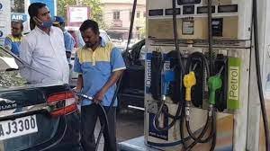 Petrol and Diesel Rates: पेट्रोल-डीजल के दाम घटने का कर रहे हैं इंतजार तो हो जाएंगे मायूस, जानें क्या है खबर 2 image 132