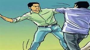 Barabanki News : इलाज कराने आए मरीज के तीमारदार ने अस्पताल कर्मचारी को पीटा, जानिए पूरा मामला 1 image 71